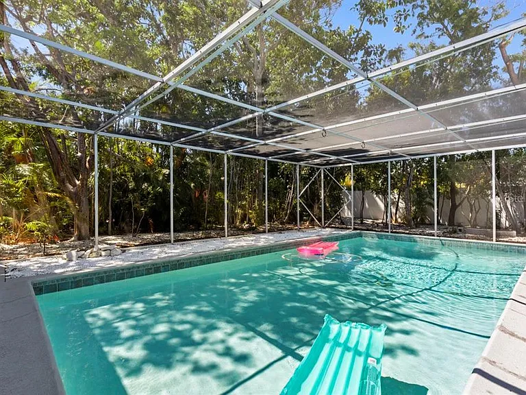 1165 Morningside Pl — Photo 32