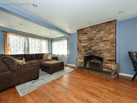 4th image of 411 Beach 139th St