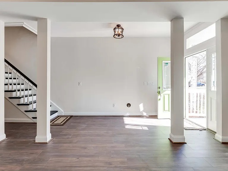 2114 Venable St — Photo 7