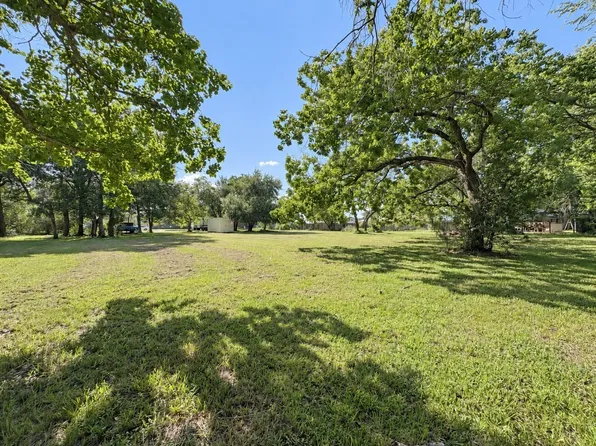 4407 Hiram Brandon Dr, Bay City, TX 77414