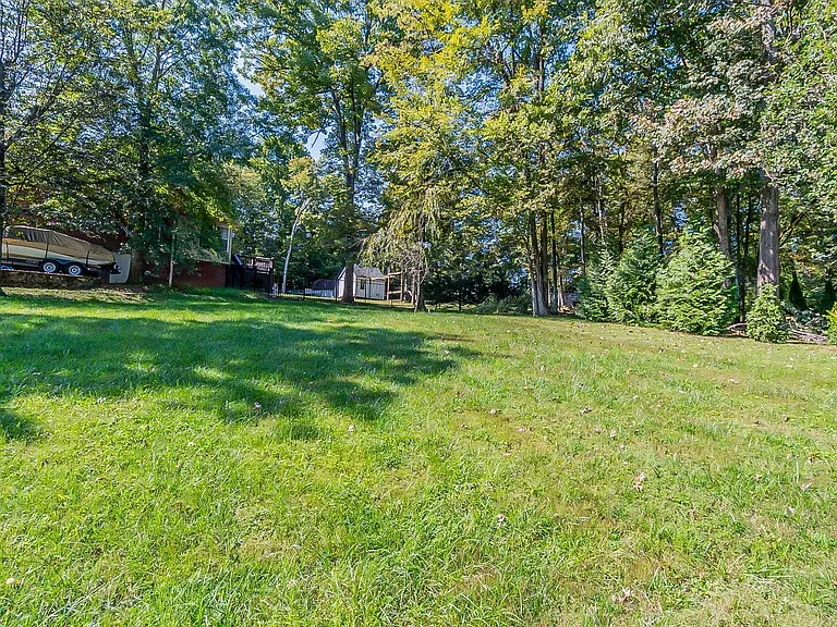 101 Donovan Ct — Photo 15
