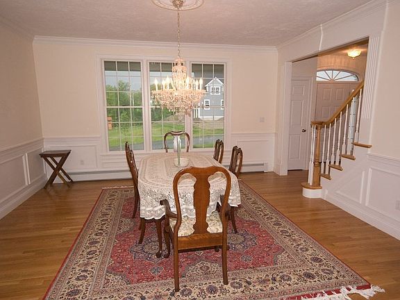 Large Formal Dining Room with Upgraded Mouldings and Trim