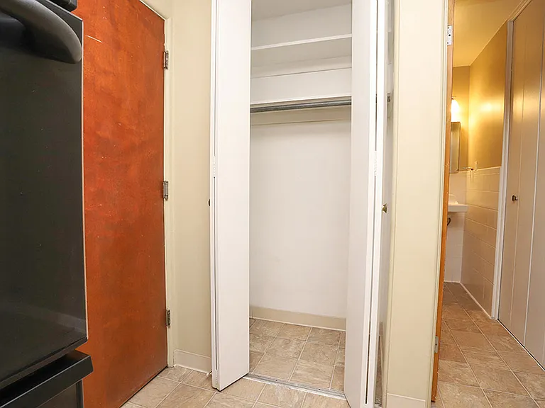 Kent Apartments — Photo 20