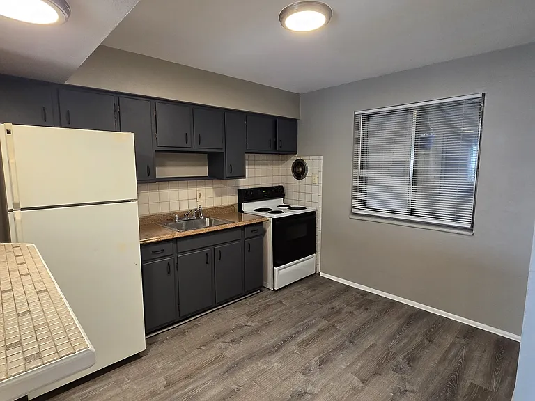 4304 Fairview Ave — Photo 13
