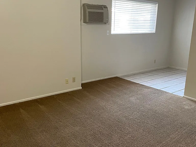 27 E 600 N — Photo 9