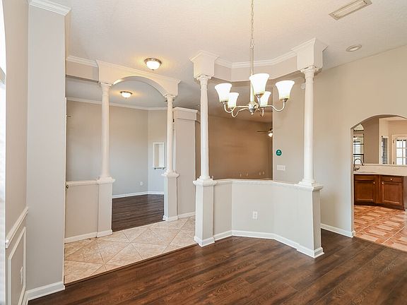 5th image of 1085 Bertha St