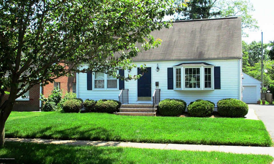 1st image of 704 Crescent Pl