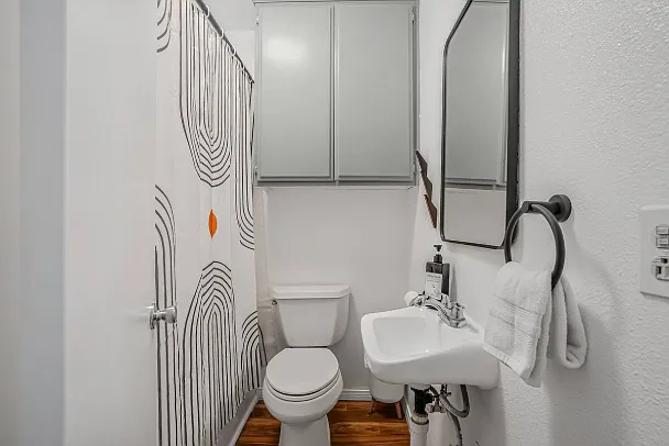 1723 Julian Ave — Photo 8