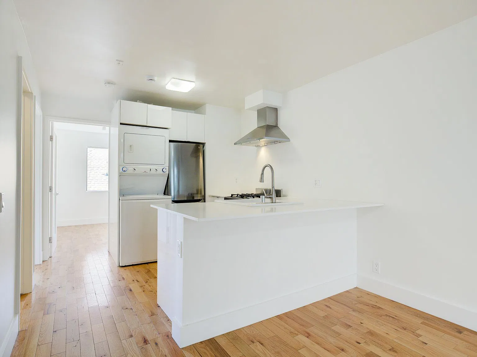 2 bed, 695 sqft, $2,500 — Photo 2