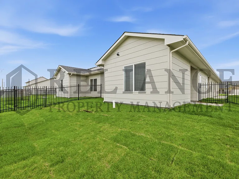 204 N Gowen St — Photo 8
