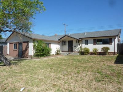 2101 W Tokay St, Lodi, CA, 95242