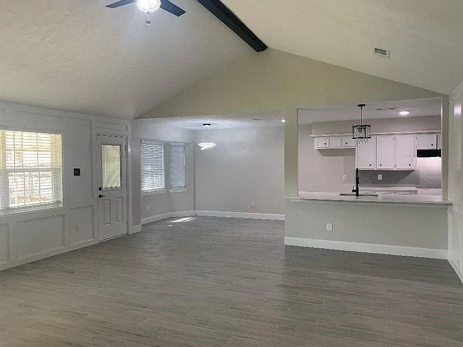 3 bed, 2.0 bath, 1908 sqft, $2,300 — Photo 4