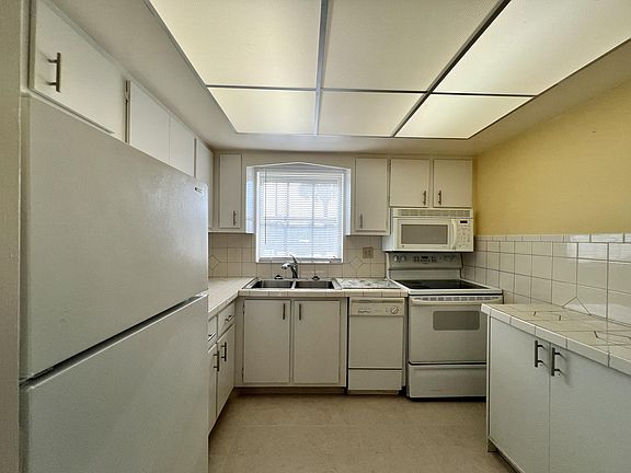 4th image of 2930 Crosley Dr E APT L