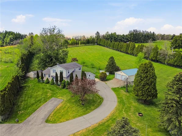 1144 Huckleberry Hwy, Central City, PA 15926