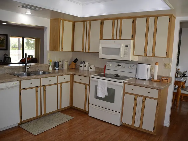 1045 Pine Island Rd — Photo 3