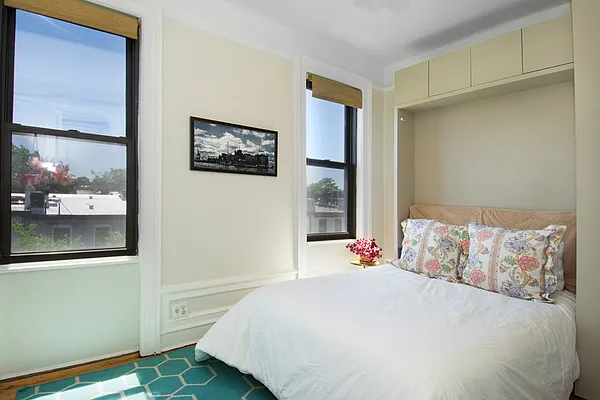 Sold by Brooklyn Bridge | media 4