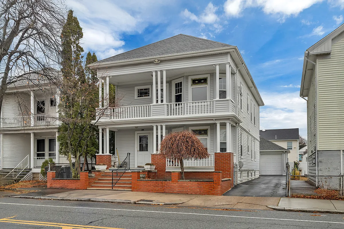 Building Photo - 711 Academy Ave #2