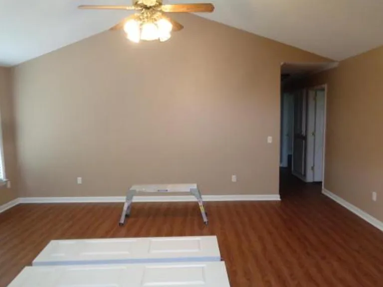 109 Windbriar Dr — Photo 2