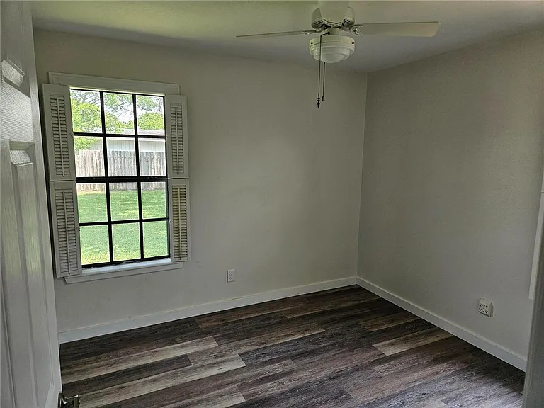 115 Holly Dr — Photo 12