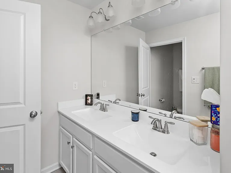 10 Roberta Way — Photo 20