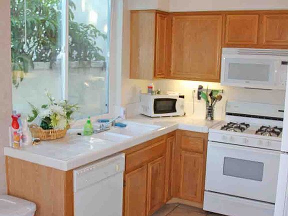 3rd image of 554 Summerholly Dr