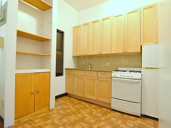 3rd image of 57 W 105th St APT 1B