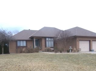612 Quail Creek Ave, Newton, KS 67114