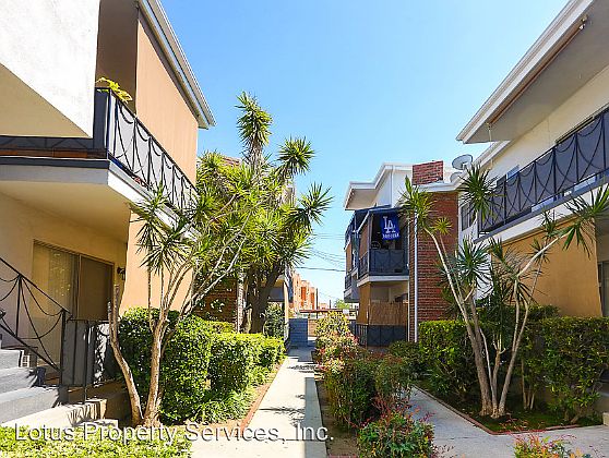 3rd image of 108 E Live Oak St APT E