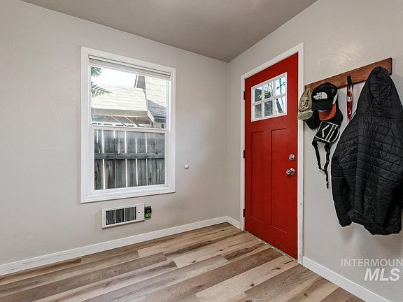 5th image of 2212 Willow St