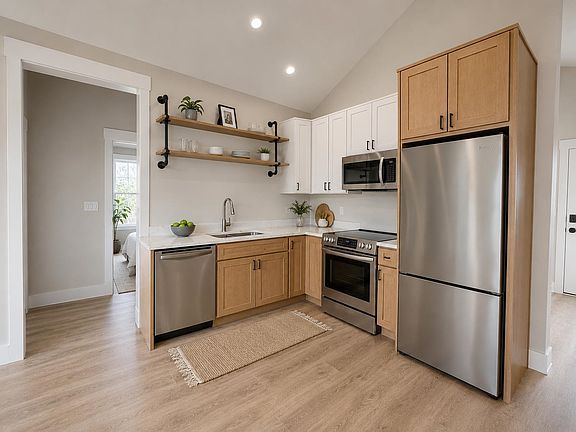 2nd image of 184 Pond Rd #B