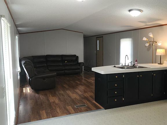 3rd image of 1100 Thornwood Dr Lot 27