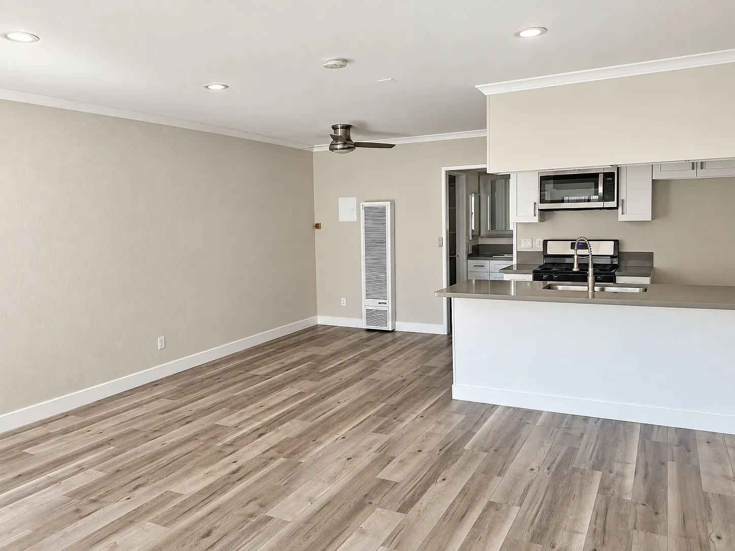 13049 Oxnard St — Photo 3