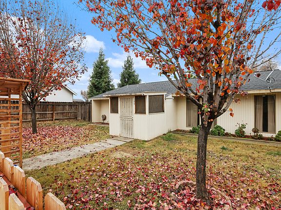 3rd image of 149 N Lovers Ln