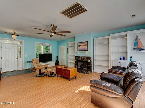 3rd image of 3816 Lynn Ave
