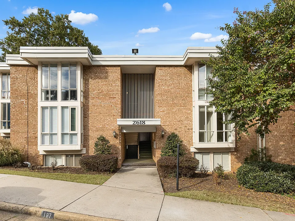 2618 Redcoat Dr #1B