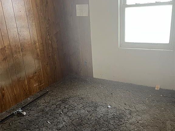 4th image of 935 Murcia St