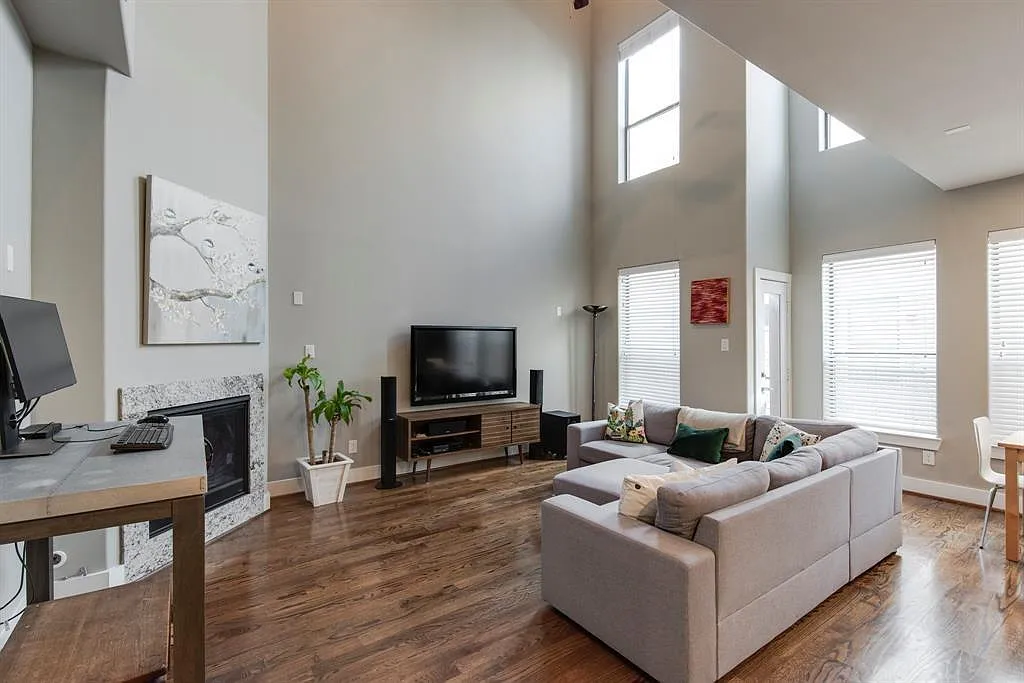 3 bed, 3.5 bath, 1835 sqft, $2,900 — Photo 2