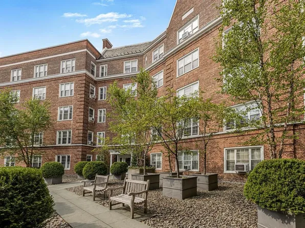 5 Midland Gardens #2I, Bronxville, NY 10708