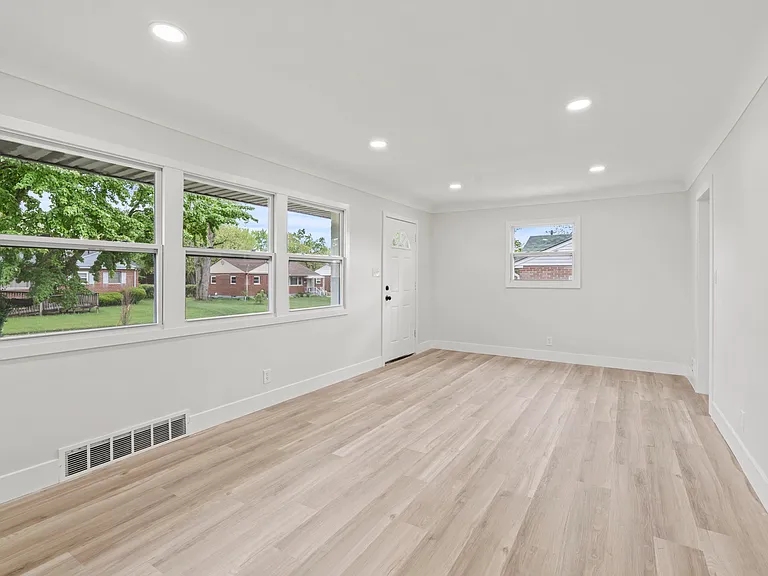2511 Baywood St — Photo 32