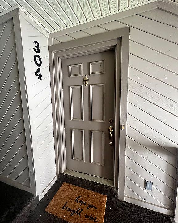 1st image of 407 Harbour Poin #304