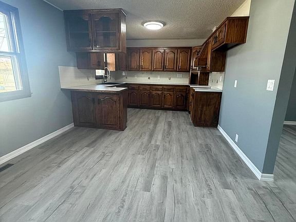 5th image of 2030 Forest St