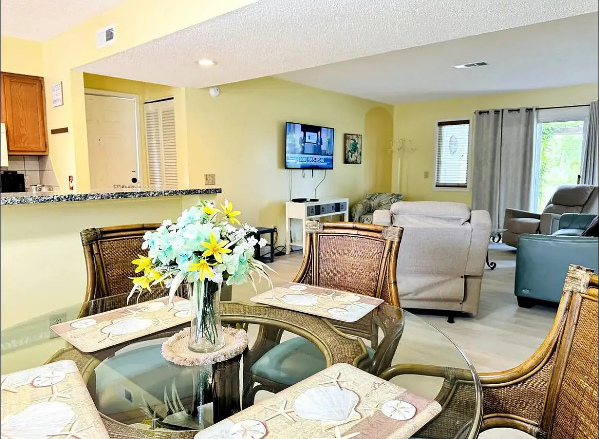 2 bed, 1200 sqft, $1,700 — Photo 3