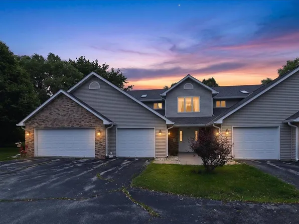 494 Cledell St Unit 4, Oregon, WI 53575