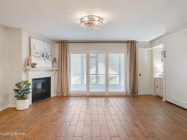 2726 Hollywood Ter APT 123, Louisville, KY 40206