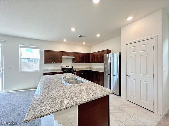 5th image of 7663 Lush Oasis Ave