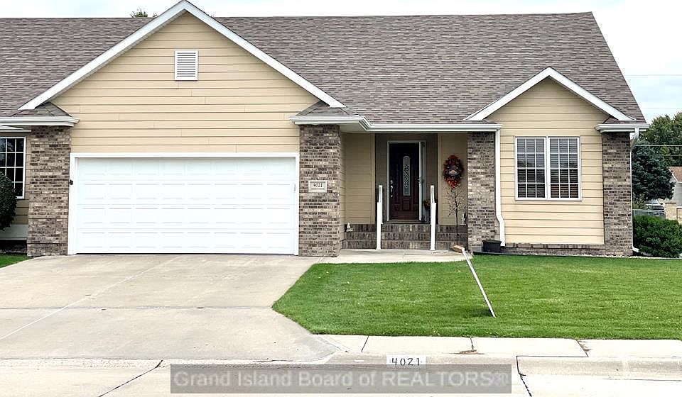 1st image of 4021 Sandalwood Dr