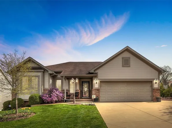 219 Angela Rosa Dr, Jeannette, PA 15644