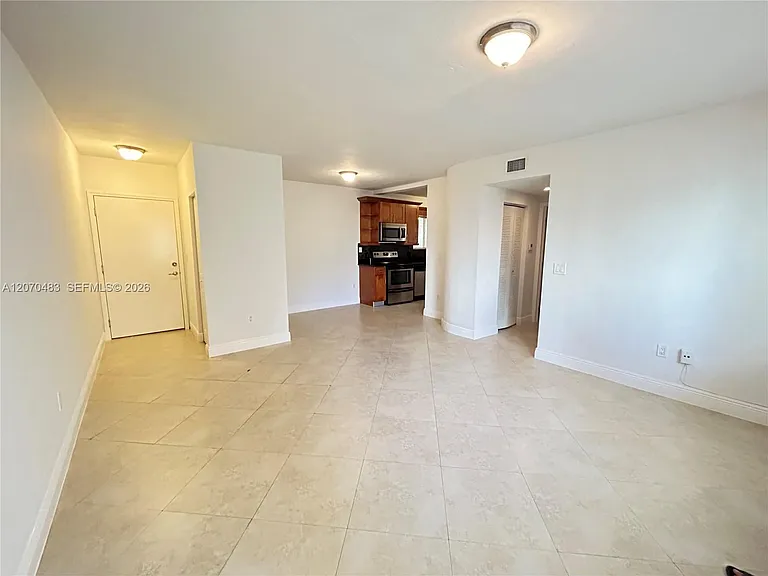2880 Pine Tree Dr #3 — Photo 4