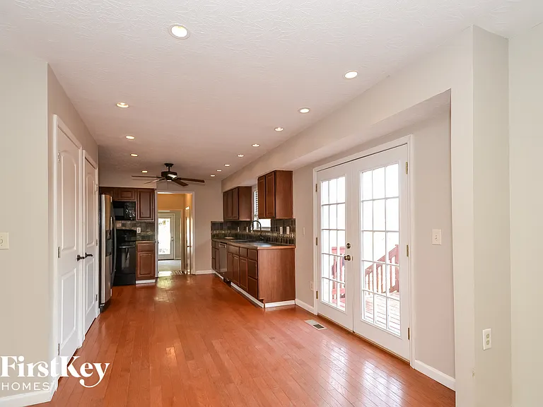 5456 Shady Meadows Dr — Photo 4