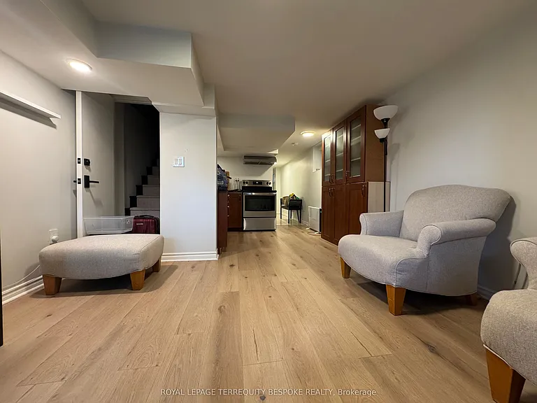 229 Caledonia Rd #LOWER — Photo 5